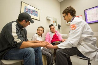 Memphis doctor prescribing worship (sidebar photo 1)