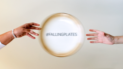 Cómo Falling Plates fue viral en mi familia