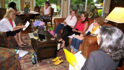 8 simple Bible study tools for women