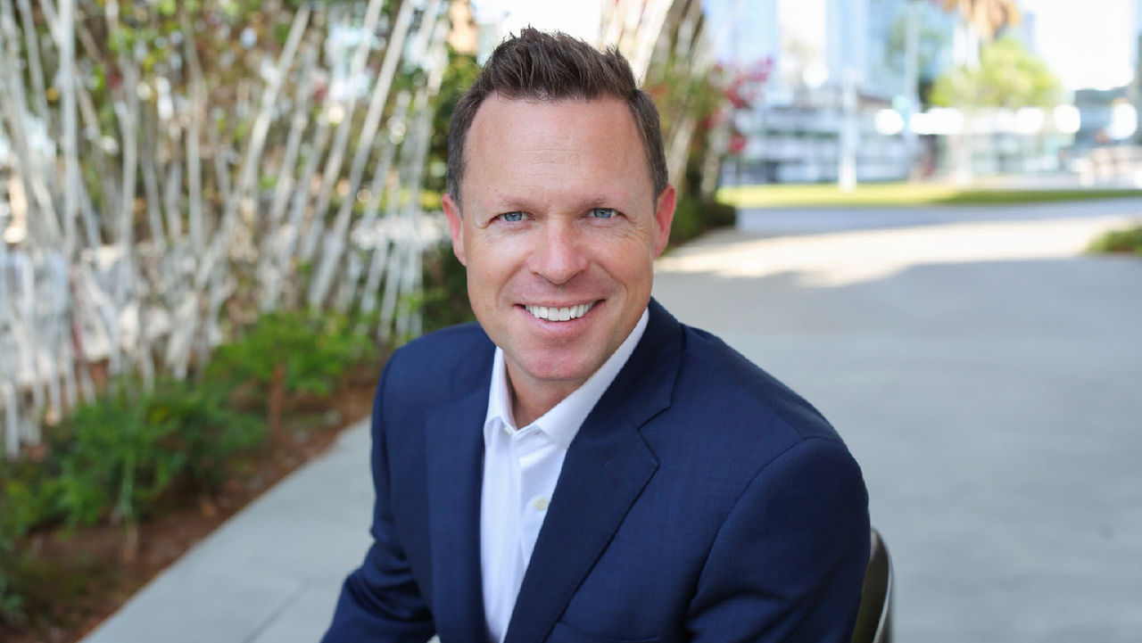 Portrait photo of David Robbins